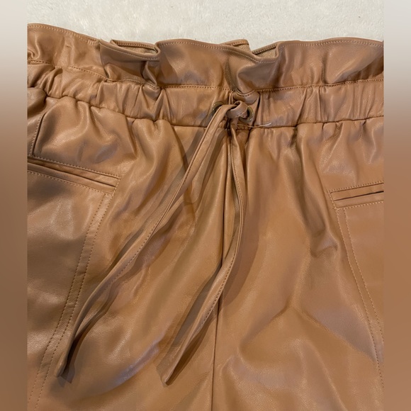KENDALL + KYLIE Women's Vegan Leather Paperbag Shorts size S - Picture 2 of 6